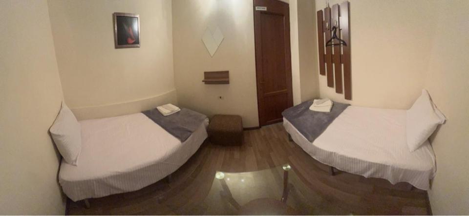 Enigma Hostel Yerevan Bagian luar foto